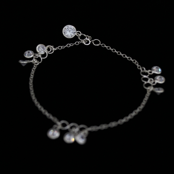 Hanging white stones bracelet - Picture 3 of 3